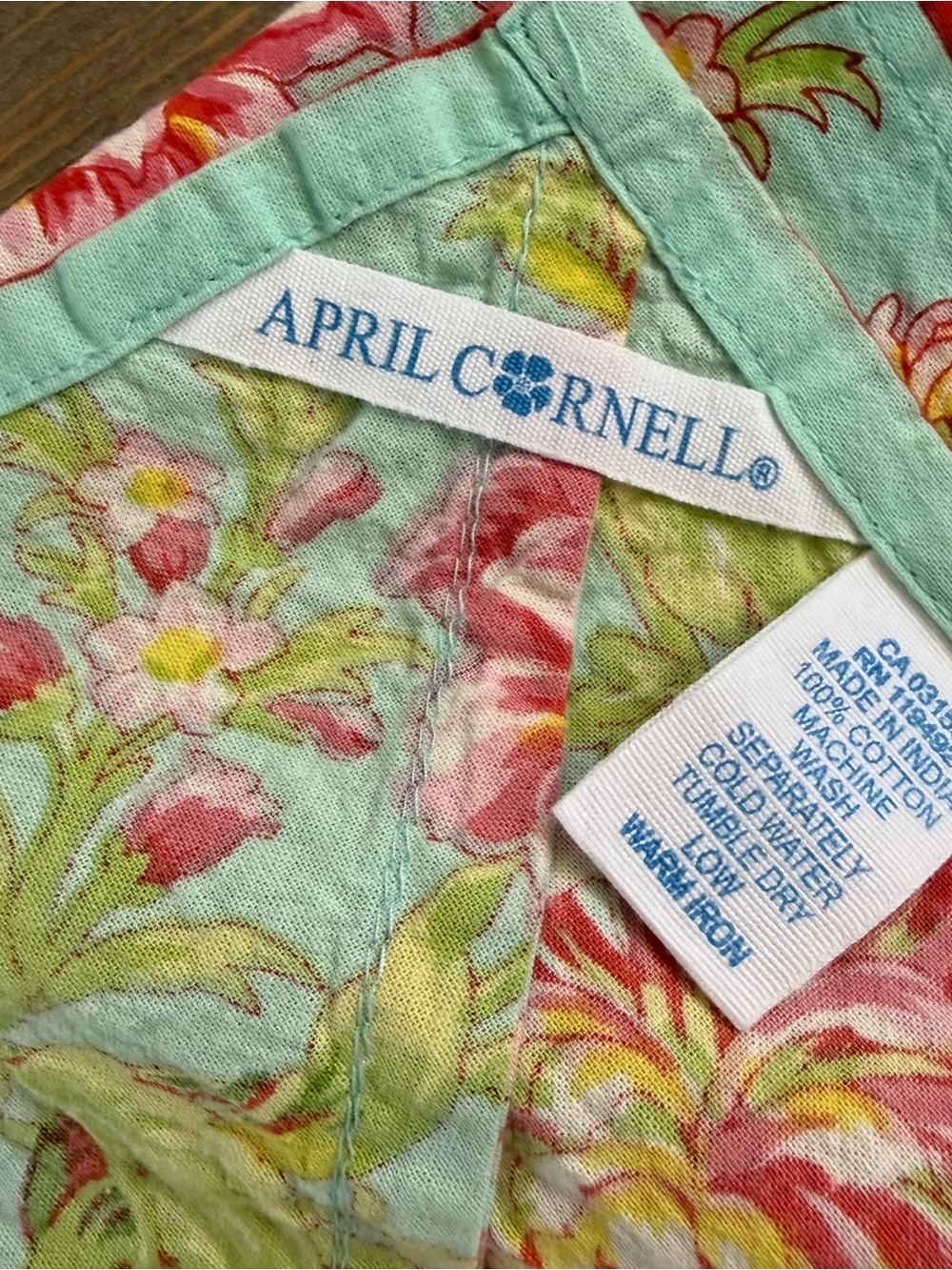 April Cornell Dahlia Days Tablecloth 60”x86” & 4 Napkins - Picture 3 of 12
